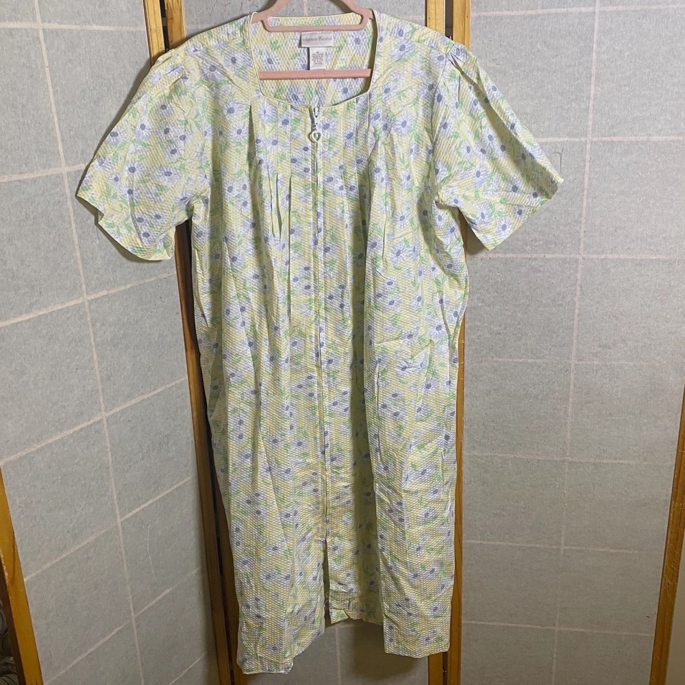 Vintage Intimate Essentials Women Med Yellow Floral Housecoat Night Gown